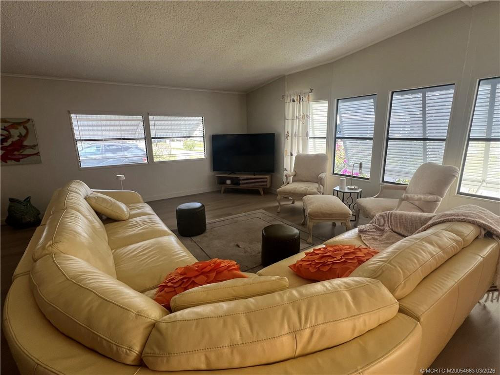 715 Sunny South Avenue Property Photo 5