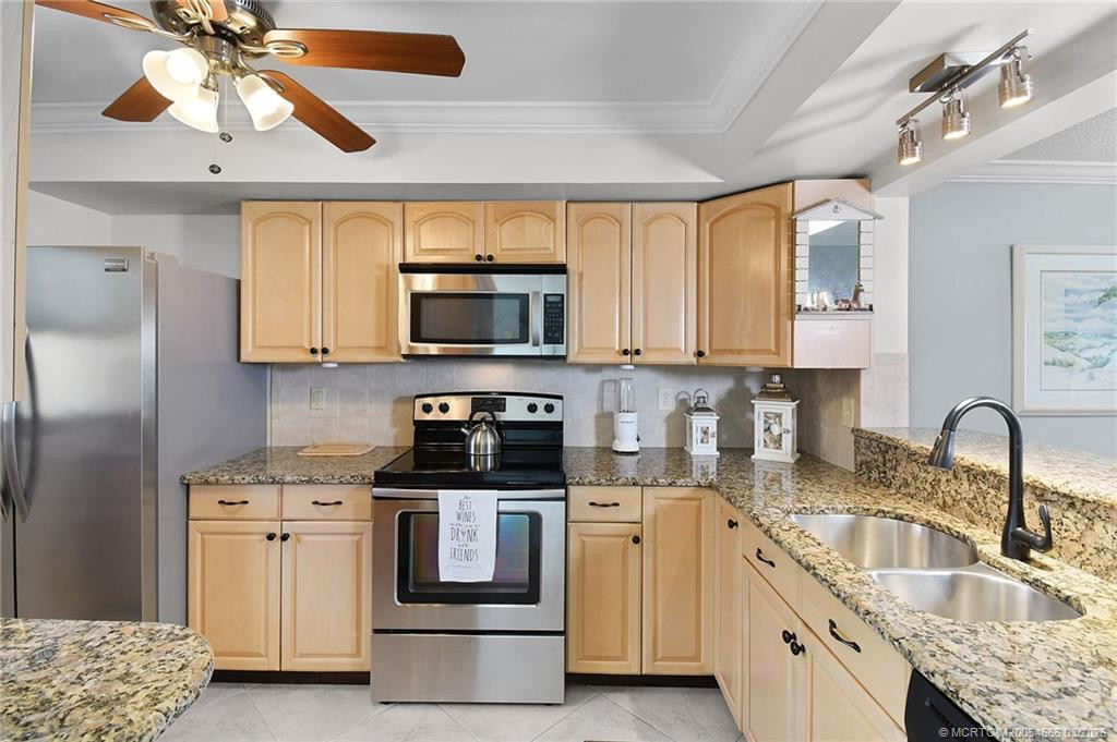 7440 S Ocean Drive 325 Property Photo 12