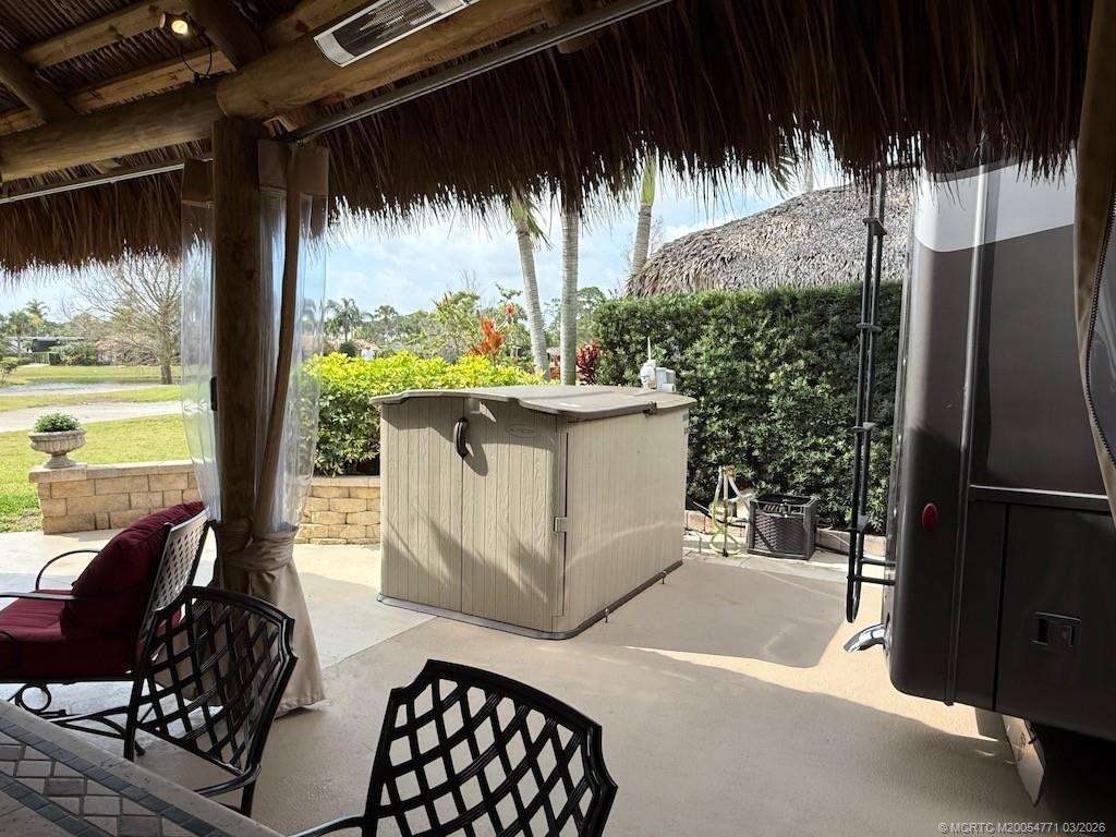 418 Nw Chipshot Lane Property Photo 3