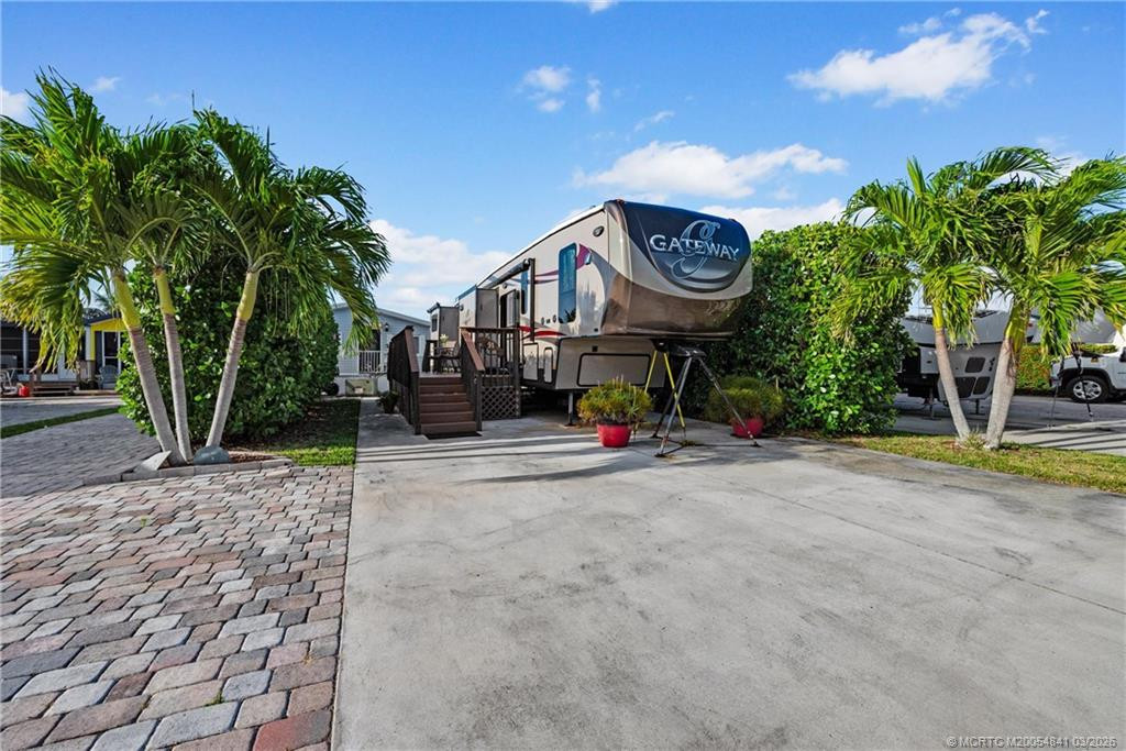 10851 S Ocean Drive Property Photo 8