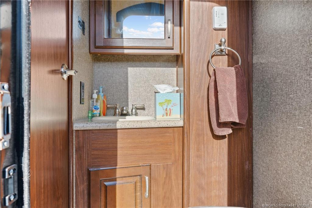 10851 S Ocean Drive Property Photo 19
