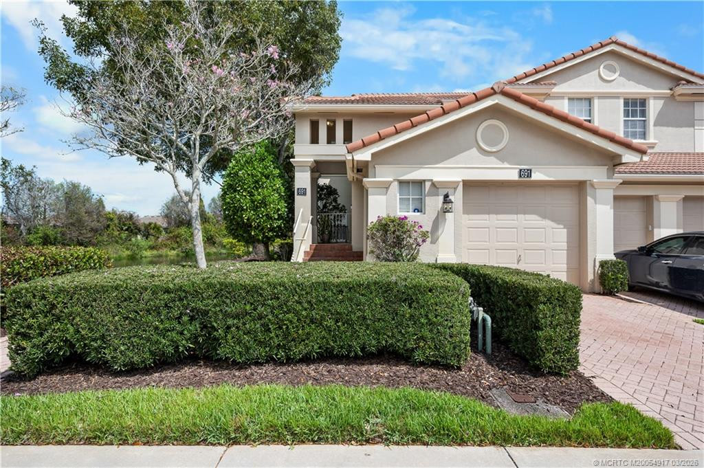 691 Sw Glen Crest Way Property Photo 1