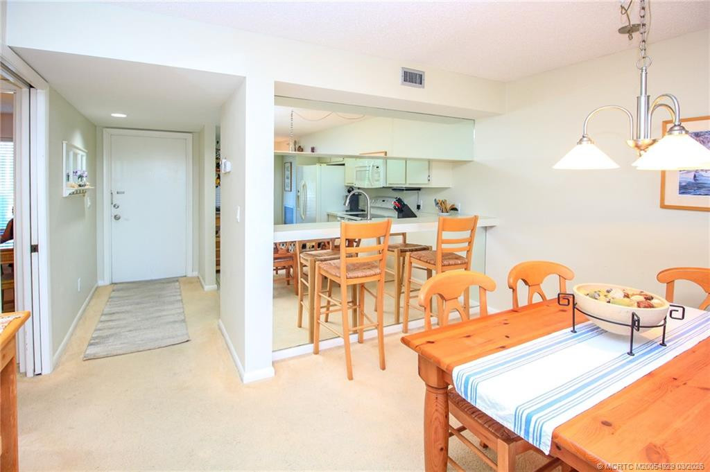 4620 Ne Sandpebble Trace 104 Property Photo 2