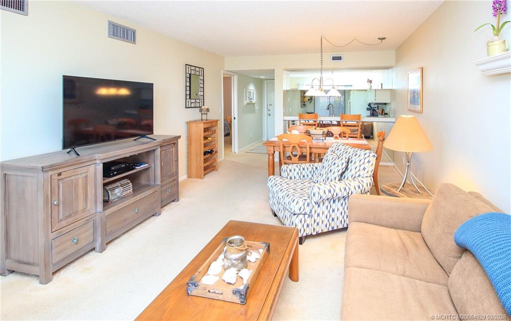 4620 Ne Sandpebble Trace 104 Property Photo 3