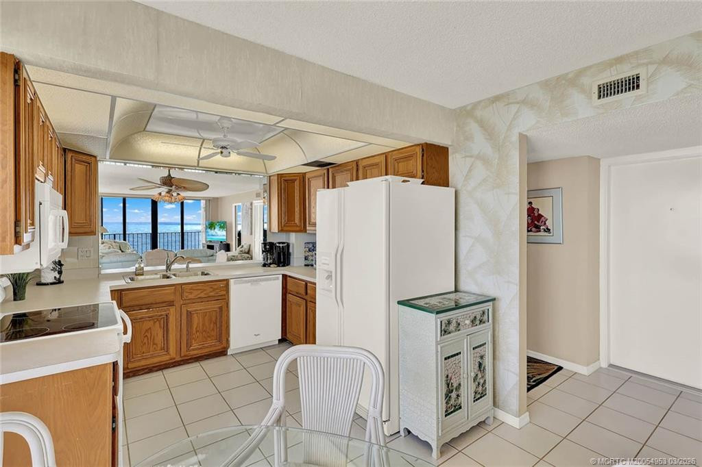 10000 S Ocean Drive 901 Property Photo 14