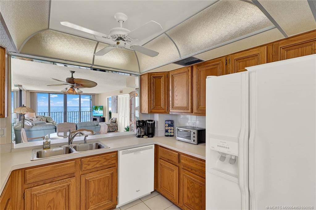 10000 S Ocean Drive 901 Property Photo 16