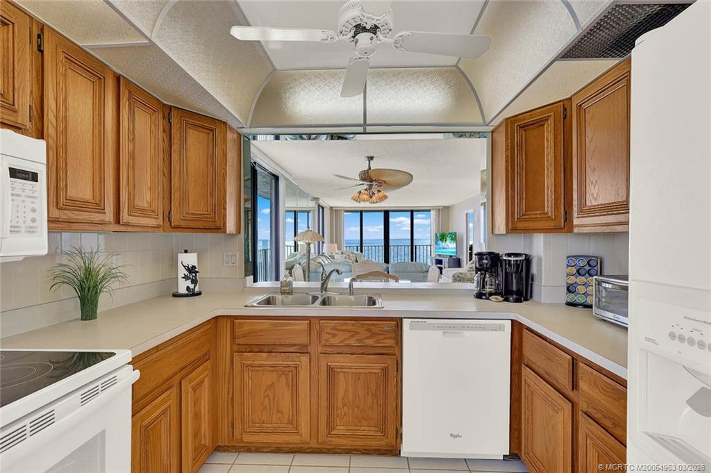 10000 S Ocean Drive 901 Property Photo 17