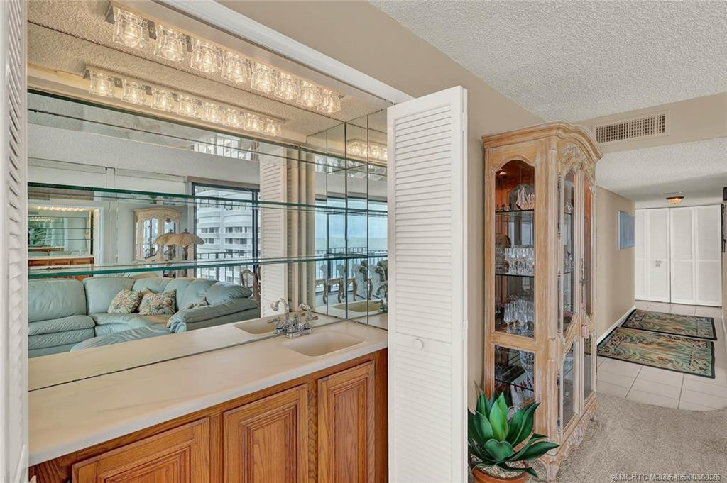 10000 S Ocean Drive 901 Property Photo 29