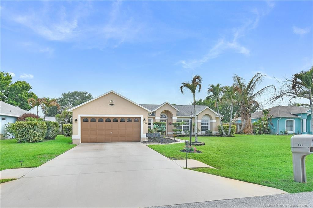 526 Ne Vanda Terrado Property Photo 1