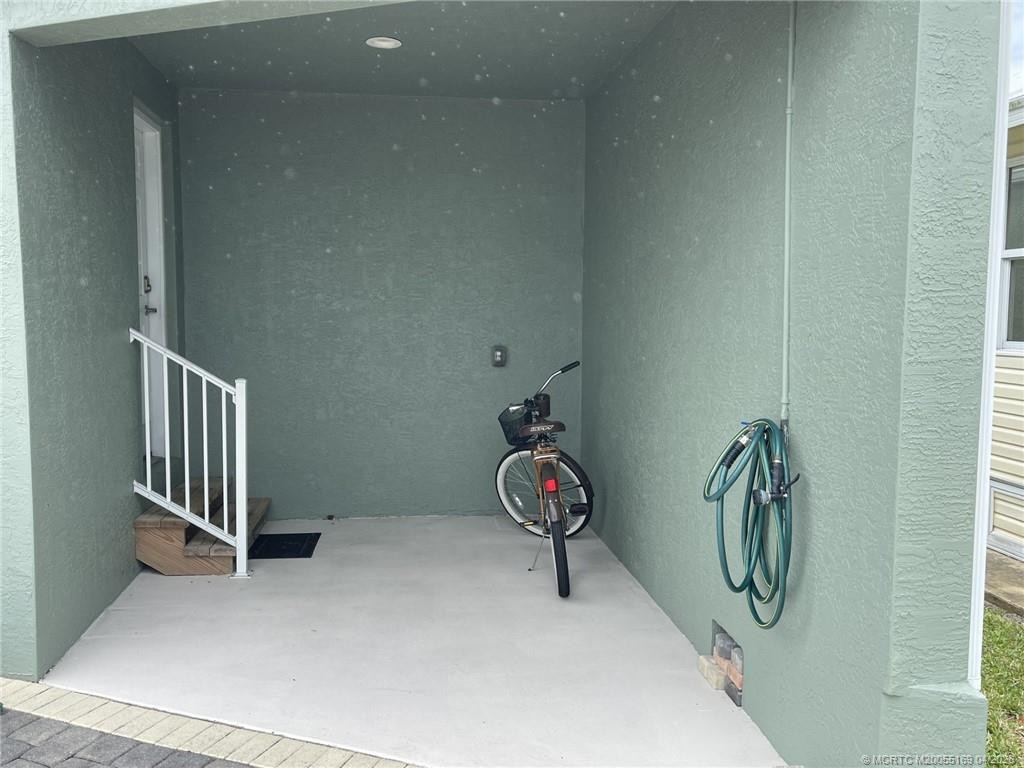 2005 Nettles Boulevard Property Photo 3