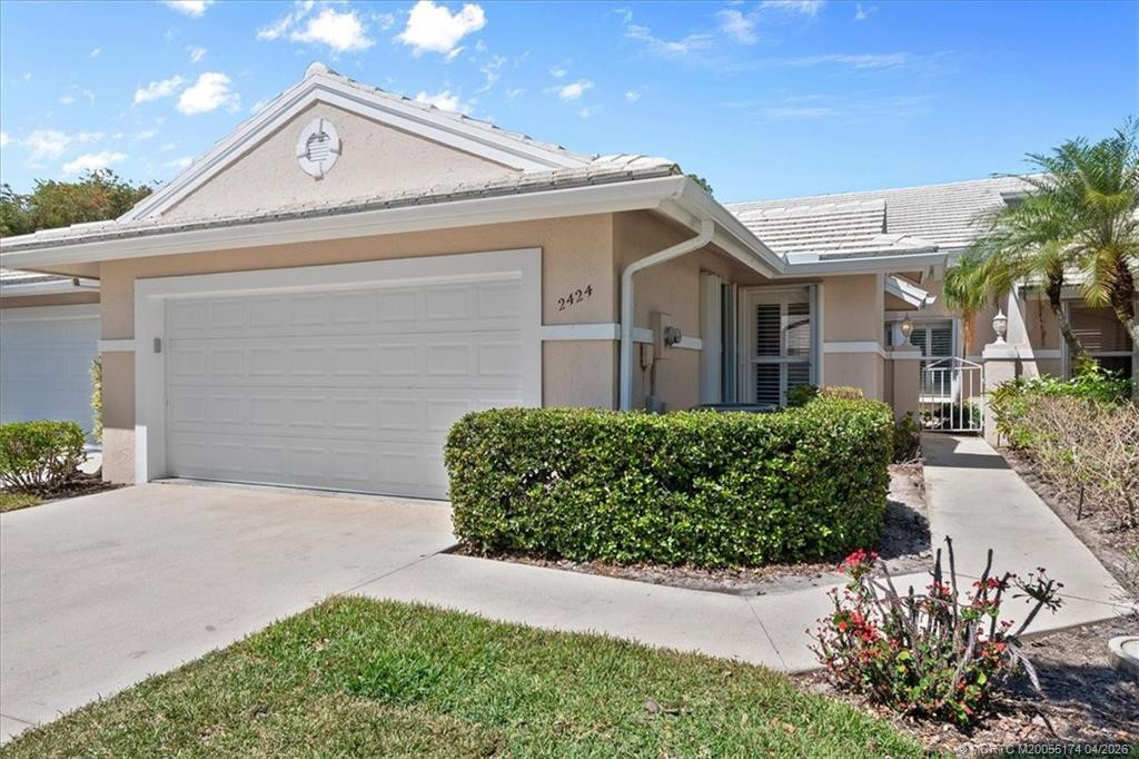 2424 SW Foxpoint Trail