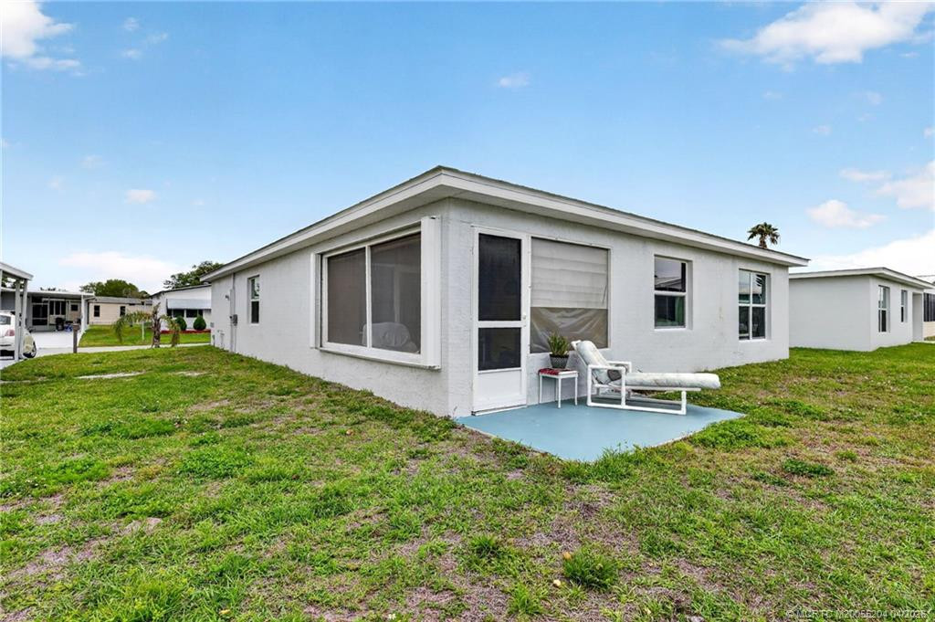 13981 Adelfa Avenue Property Photo 6