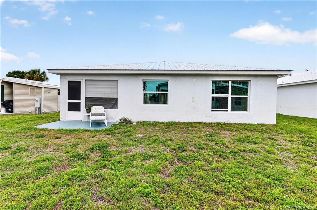 13981 Adelfa Avenue Property Photo 7