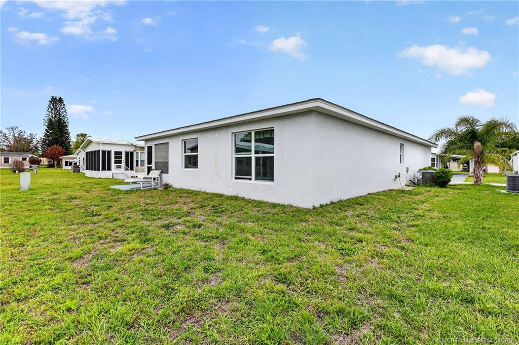 13981 Adelfa Avenue Property Photo 8