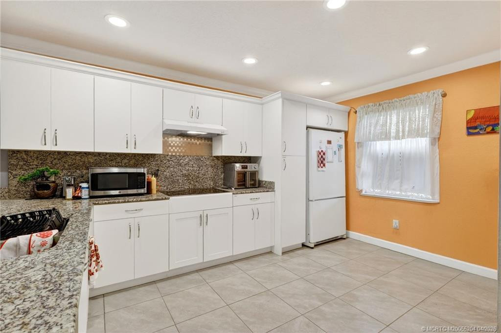 13981 Adelfa Avenue Property Photo 21