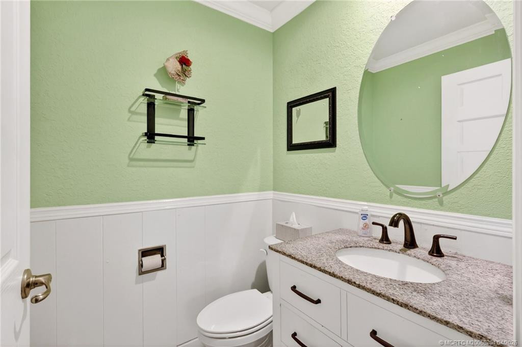 13981 Adelfa Avenue Property Photo 29