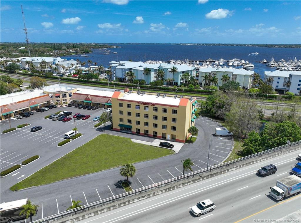 701 Nw Federal Highway Property Photo 4