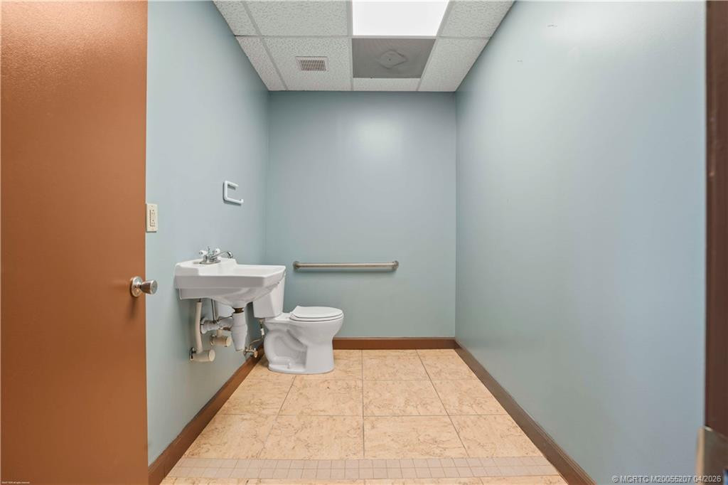 701 Nw Federal Highway Property Photo 28