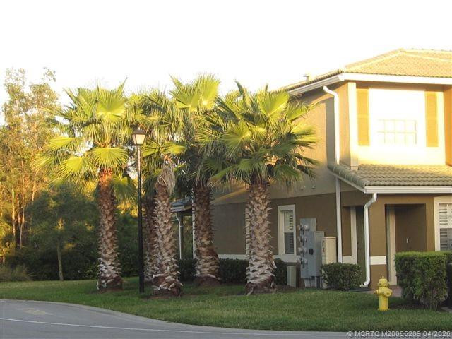 1571 Se Hampshire Way 104 Property Photo 2