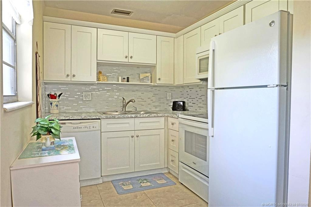 2600 Se Ocean Boulevard Q3 Property Photo 4