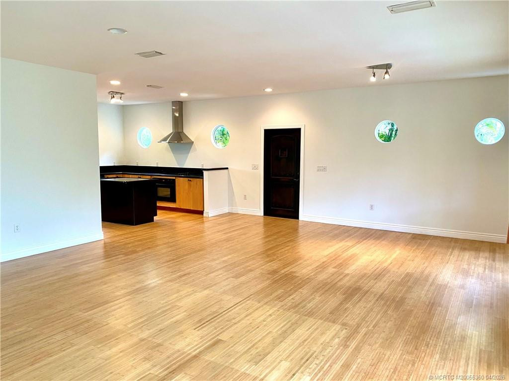 625 Sw Salerno Road Property Photo 6