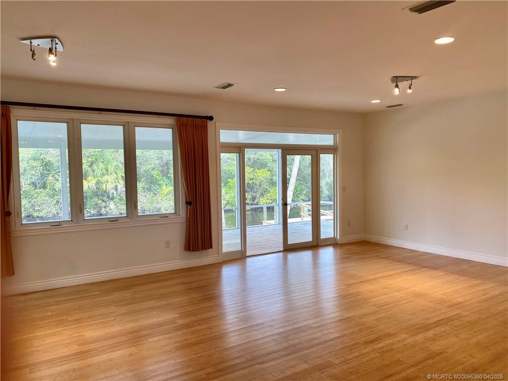 625 Sw Salerno Road Property Photo 7