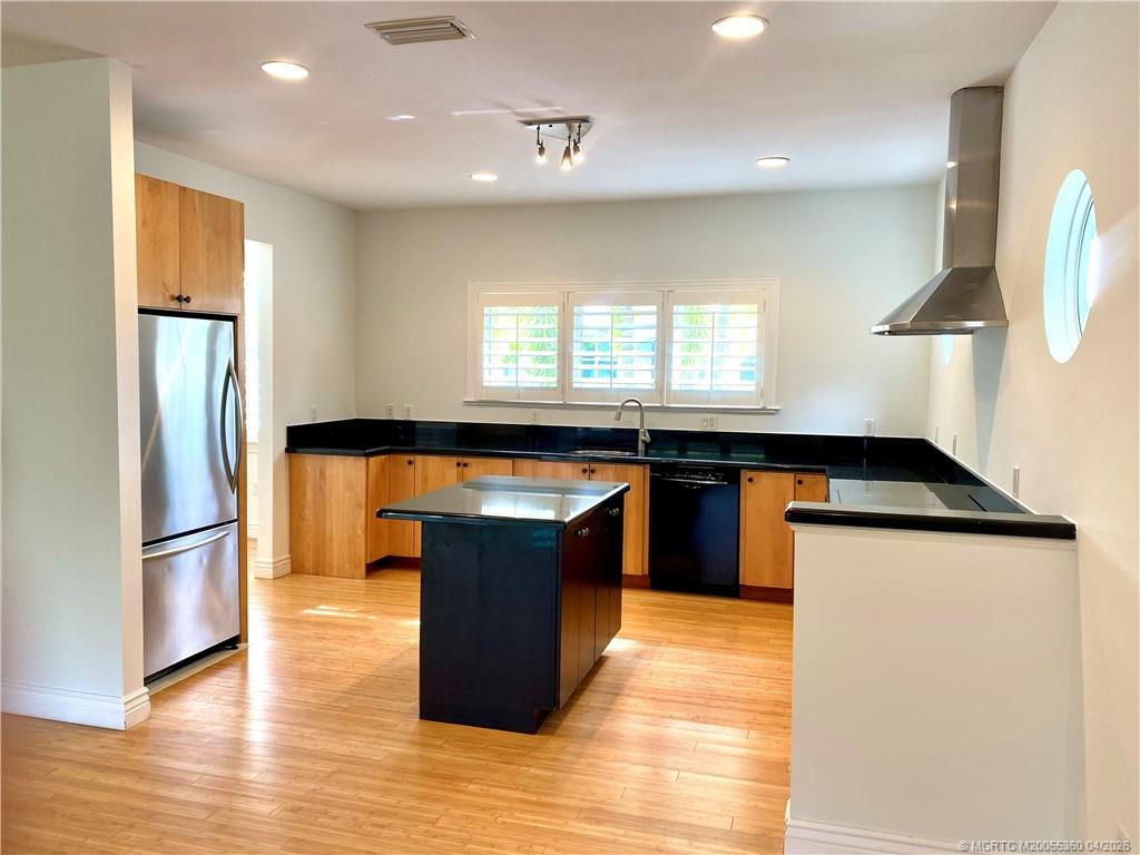 625 Sw Salerno Road Property Photo 8
