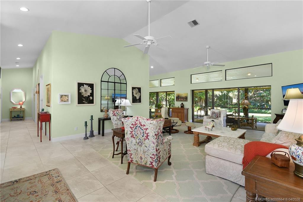 6111 Se Winged Foot Drive Property Photo 4