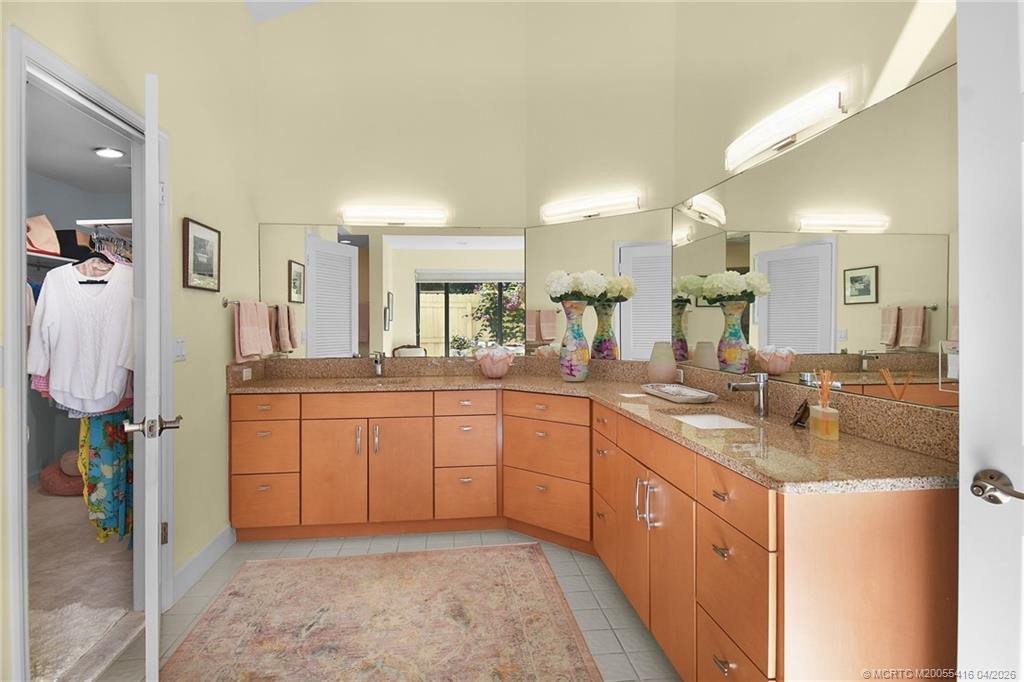 6111 Se Winged Foot Drive Property Photo 12