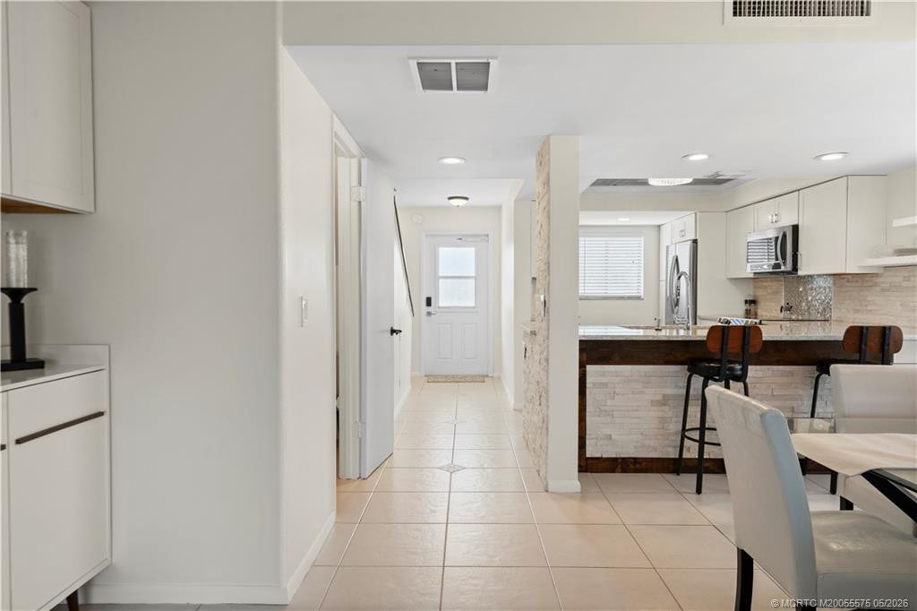 5558 Ne Gulfstream Way Property Photo 6