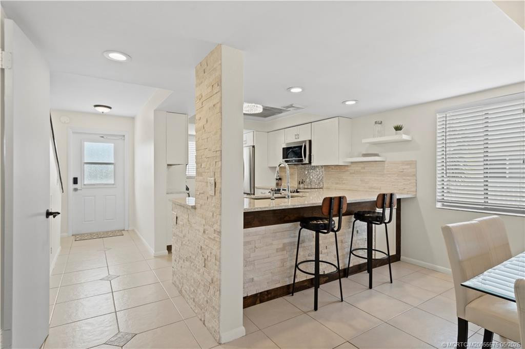 5558 Ne Gulfstream Way Property Photo 7