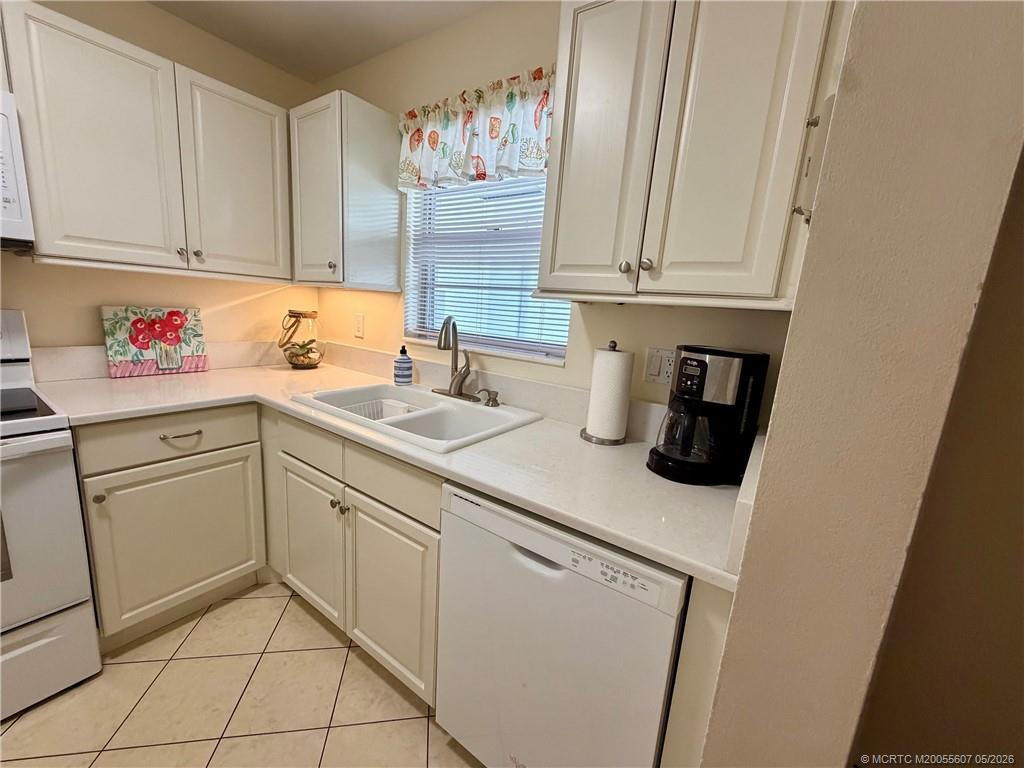 2600 Se Ocean Boulevard Z14 Property Photo 5