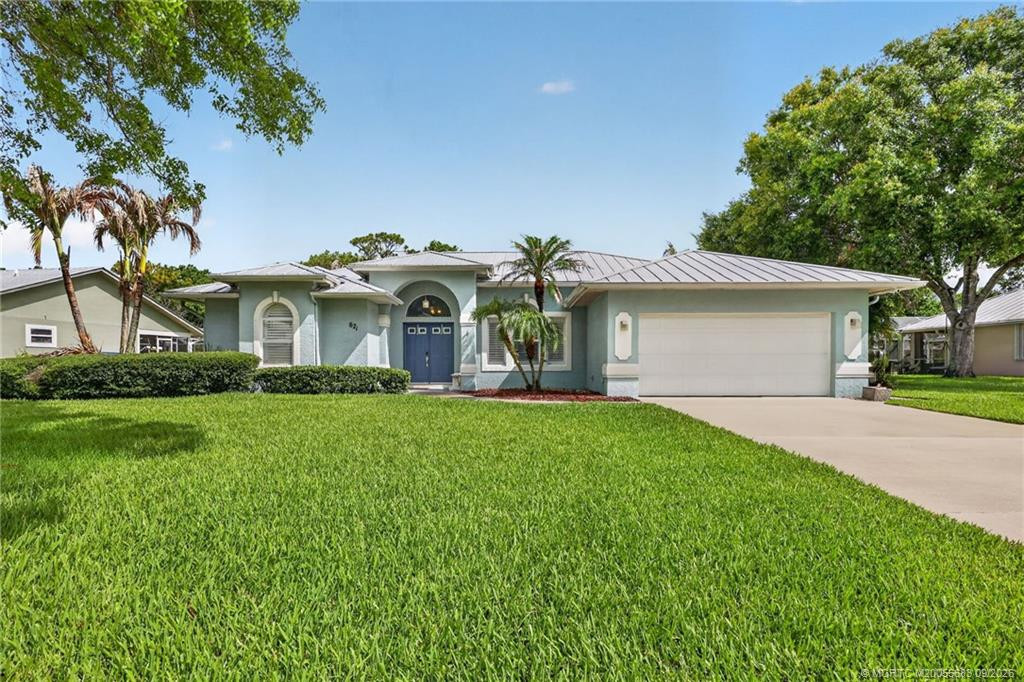 671 Se Pin Oak Terrace Property Photo 1