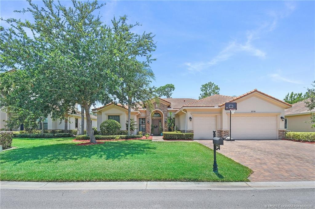 2276 Nw Diamond Creek Way Property Photo 3