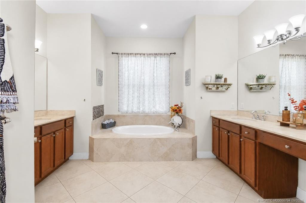 2276 Nw Diamond Creek Way Property Photo 33