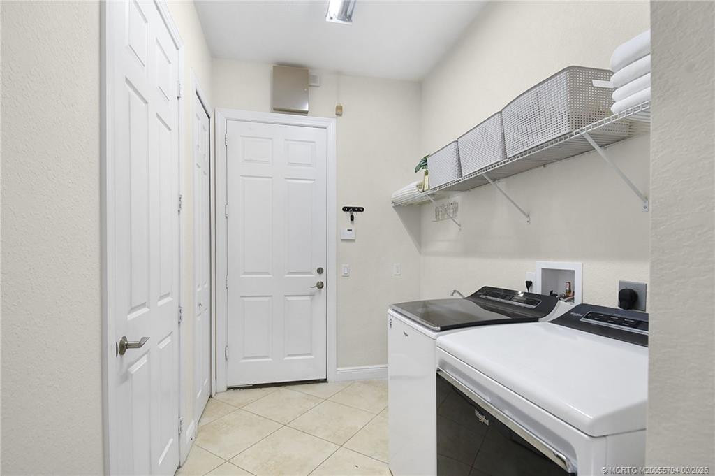 2276 Nw Diamond Creek Way Property Photo 36