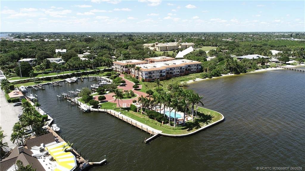 1532 Ne Outrigger Landings Drive Property Photo 1