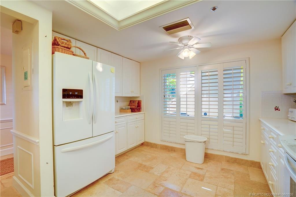 184 Ne Edgewater Drive 1001 Property Photo 28