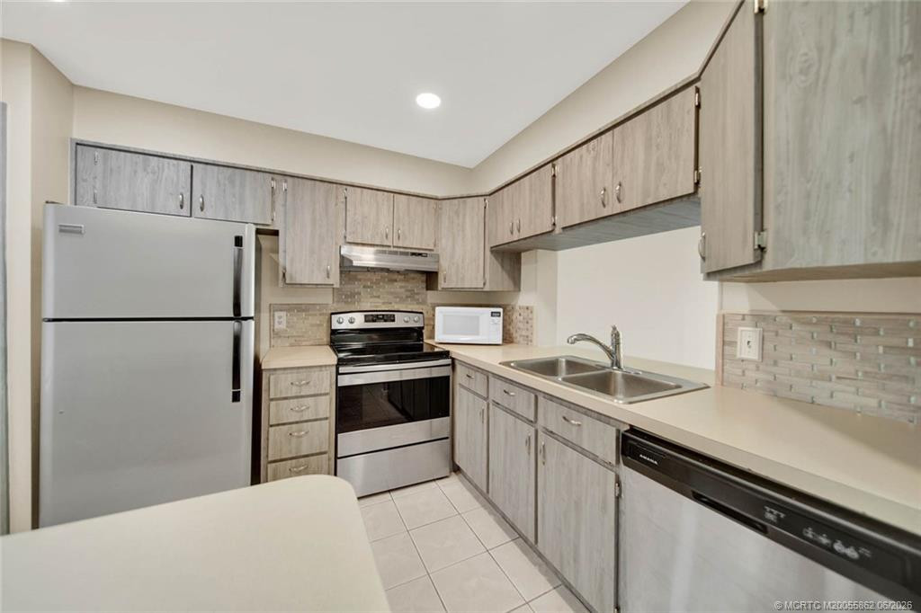 1950 Sw Palm City Road 3-105 Property Photo 4