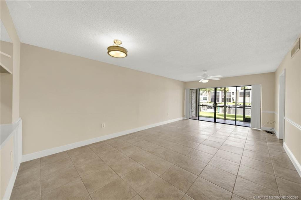 1950 Sw Palm City Road 3-105 Property Photo 5