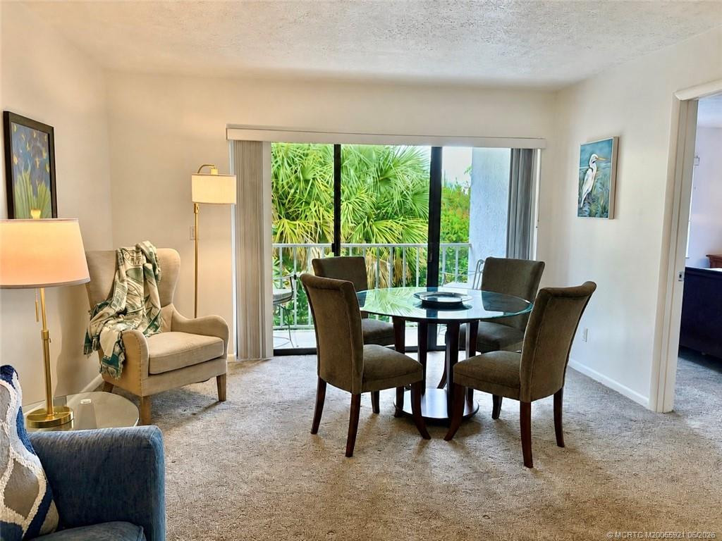 615 Nw Oleander Street 202 Property Photo 2