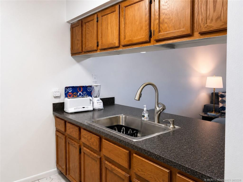 615 Nw Oleander Street 202 Property Photo 9