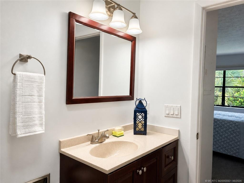 615 Nw Oleander Street 202 Property Photo 13