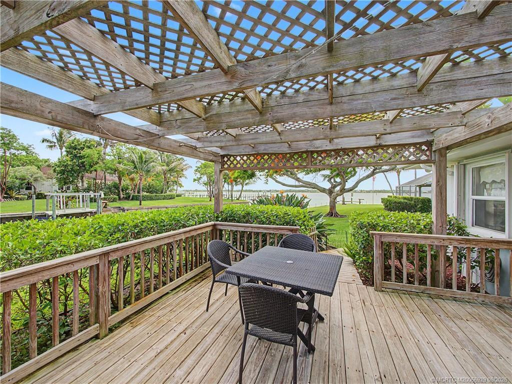 1910 Nw Cove Circle Property Photo 14