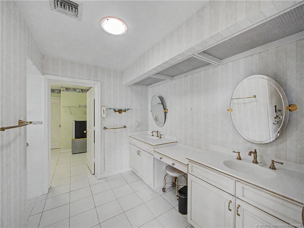1910 Nw Cove Circle Property Photo 39