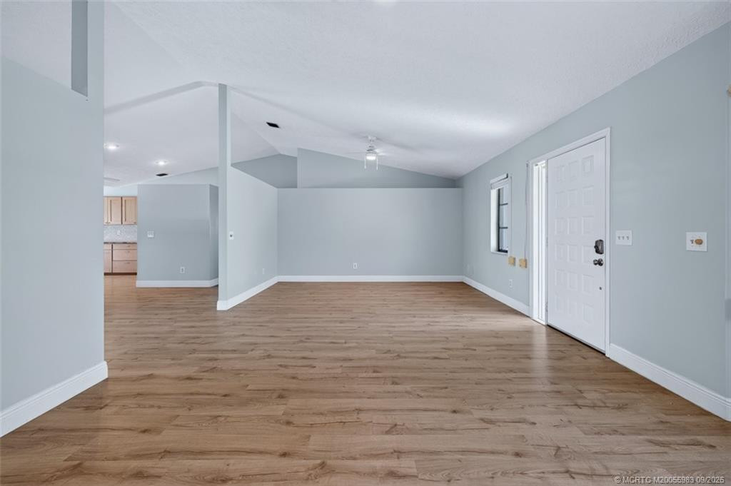 507 Ne Silver Oak Terrace Property Photo 11