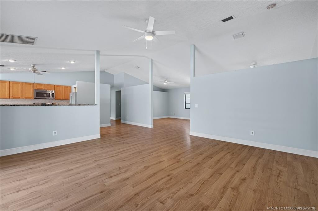 507 Ne Silver Oak Terrace Property Photo 24
