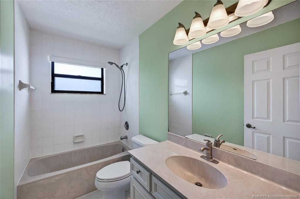 507 Ne Silver Oak Terrace Property Photo 32