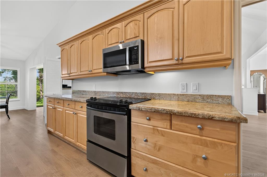 2025 Nw Laurel Oak Lane Property Photo 13