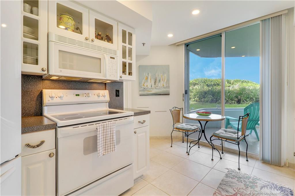 9600 S Ocean Drive 101 Property Photo 4